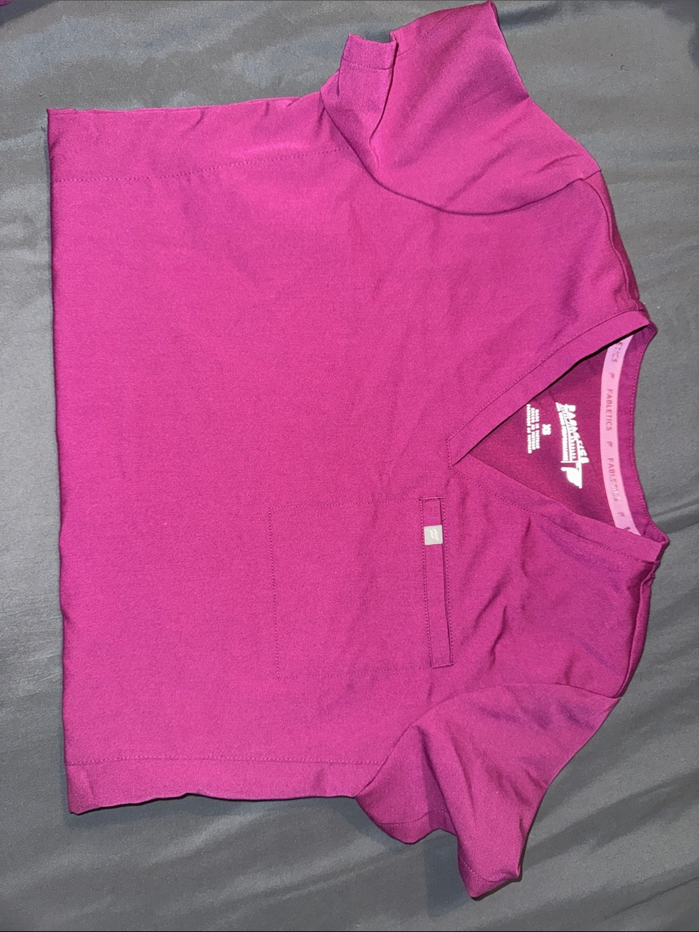 Fabletics Women’s scrub set in Bright Magenta